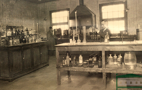 En el laboratorio de ensayos clínicos, entre 1925 y 1929. Autor: SAMOT
